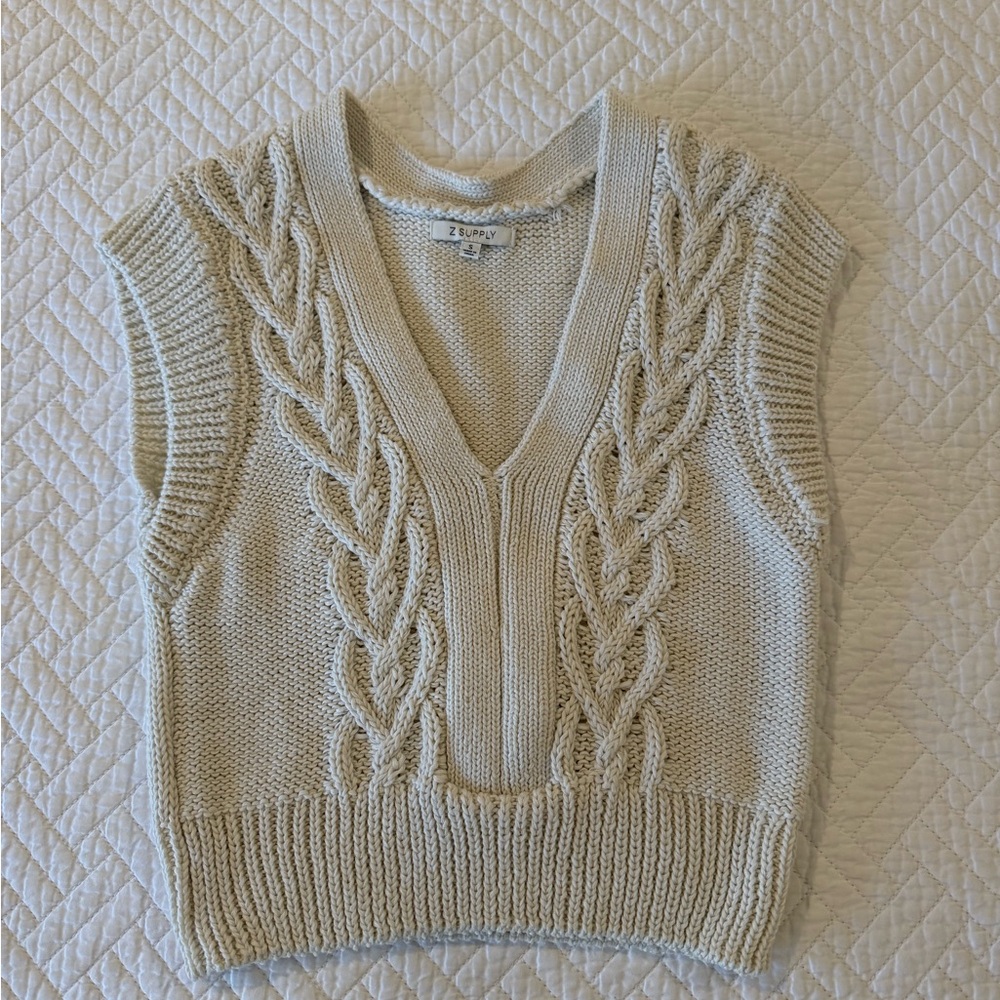 Z Supply Cable Knit V-Neck Sweater Vest in Cream
